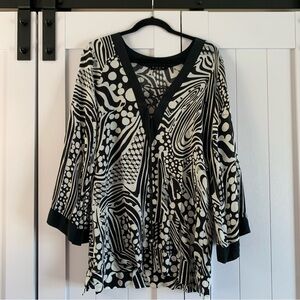 SHAN Canada Black White Abstract Tunic Top V-Neck Size S